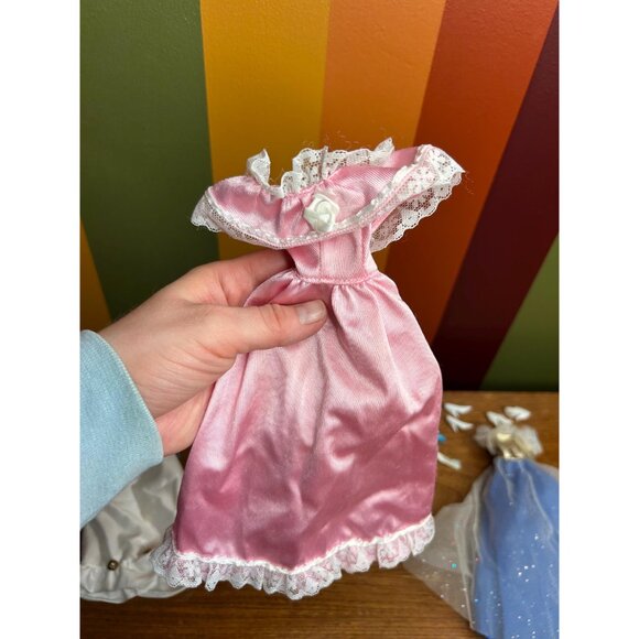 1990s vintage Barbie outfits 3 gowns dresses and assesories clothes collectable - Picture 4 of 6